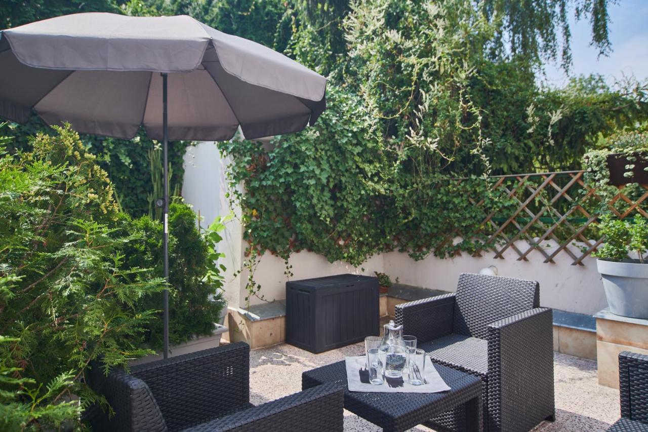Nice Home To Stay At Prague Close To Castle With Terrace And Garden Bagian luar foto