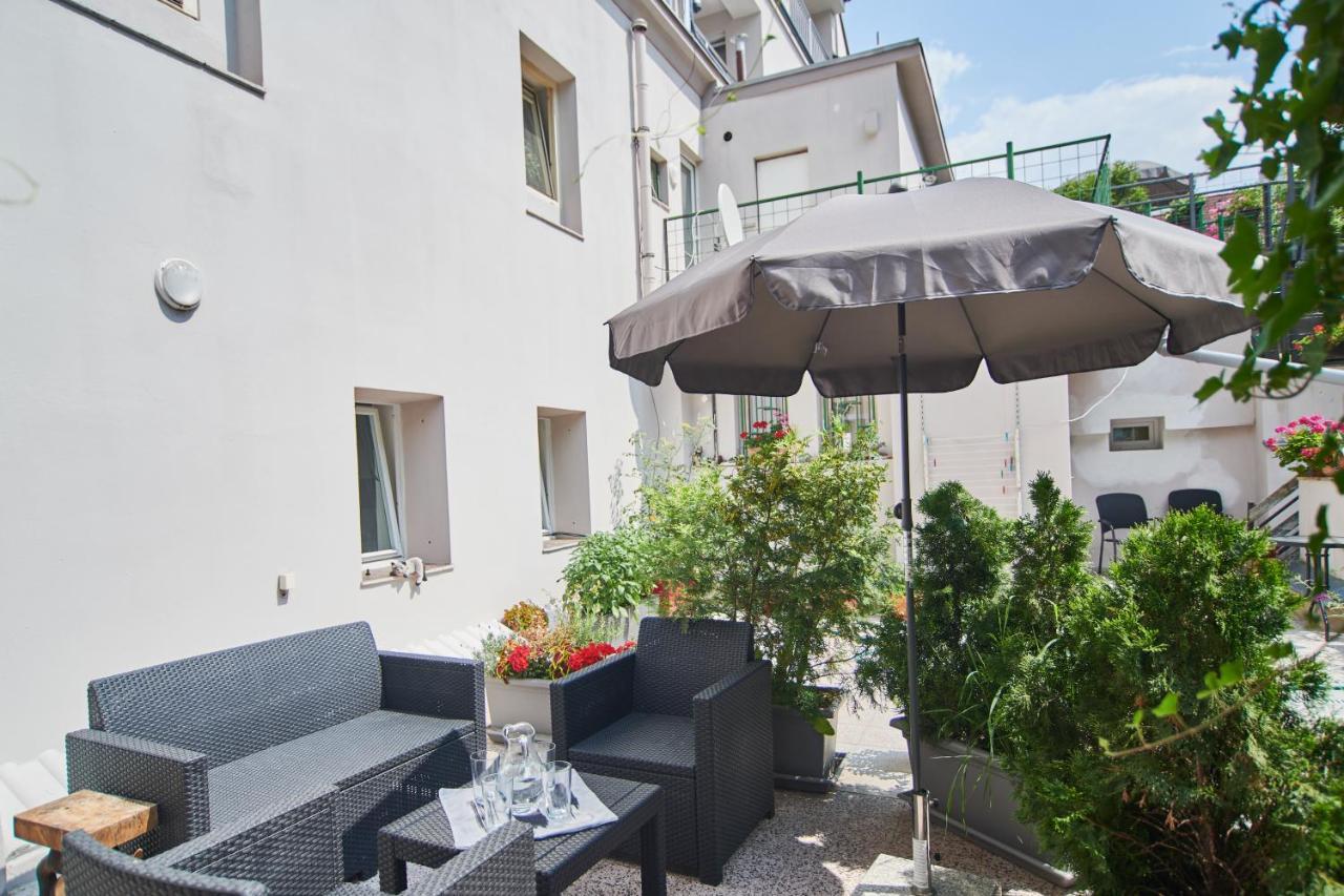 Nice Home To Stay At Prague Close To Castle With Terrace And Garden Bagian luar foto