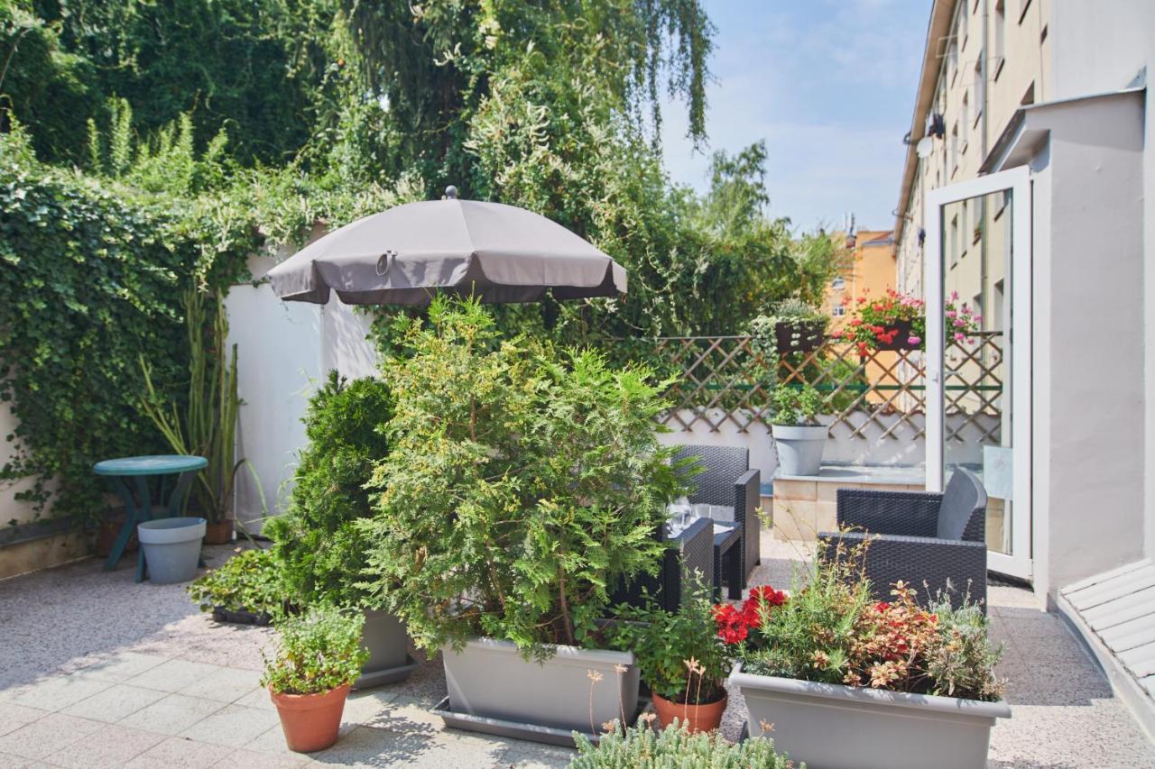 Nice Home To Stay At Prague Close To Castle With Terrace And Garden Bagian luar foto