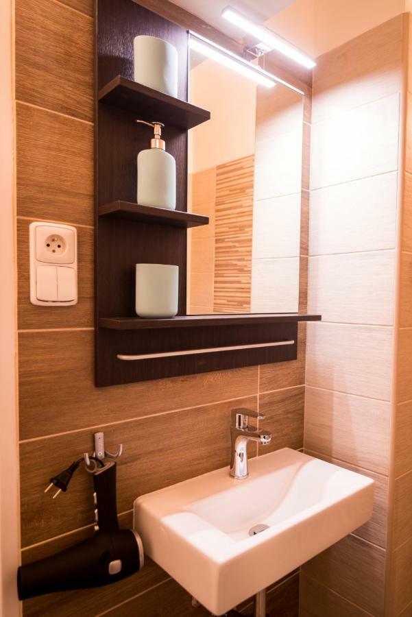Nice Home To Stay At Prague Close To Castle With Terrace And Garden Bagian luar foto