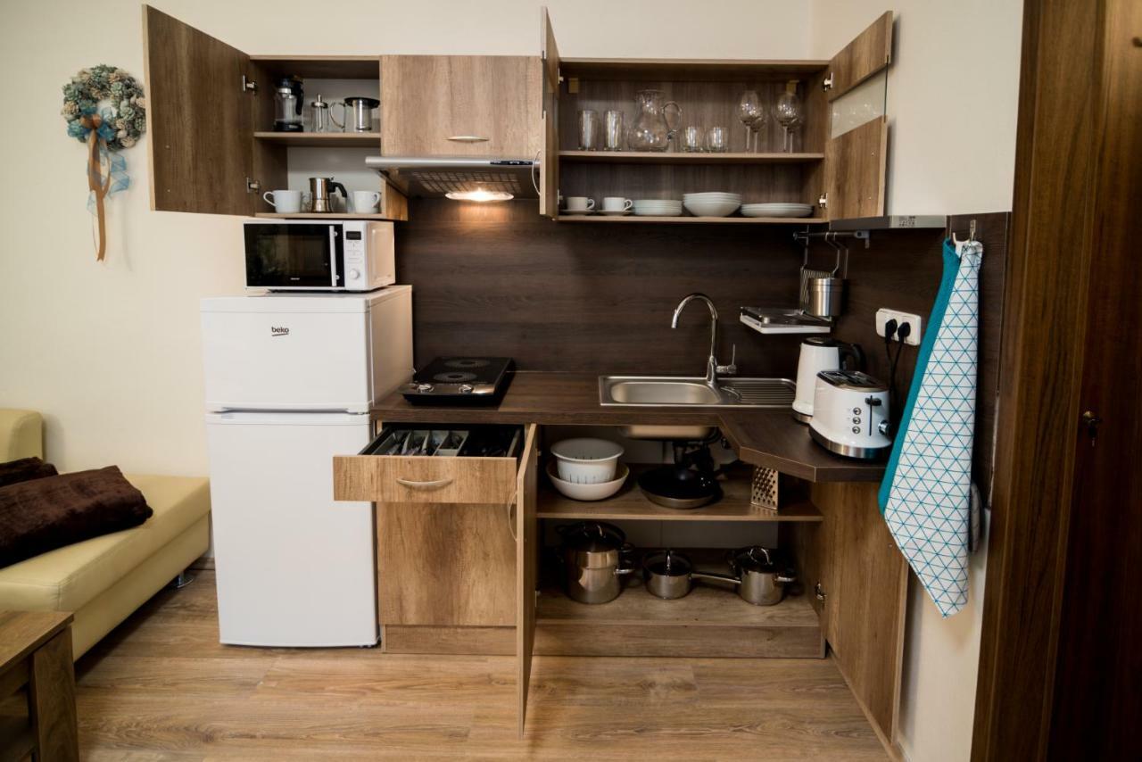 Nice Home To Stay At Prague Close To Castle With Terrace And Garden Bagian luar foto